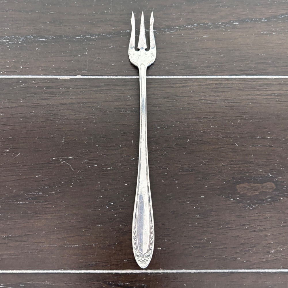 Oneida Community Par Plate | Bridal Wreath | Silverplate Cocktail Fork | 1915